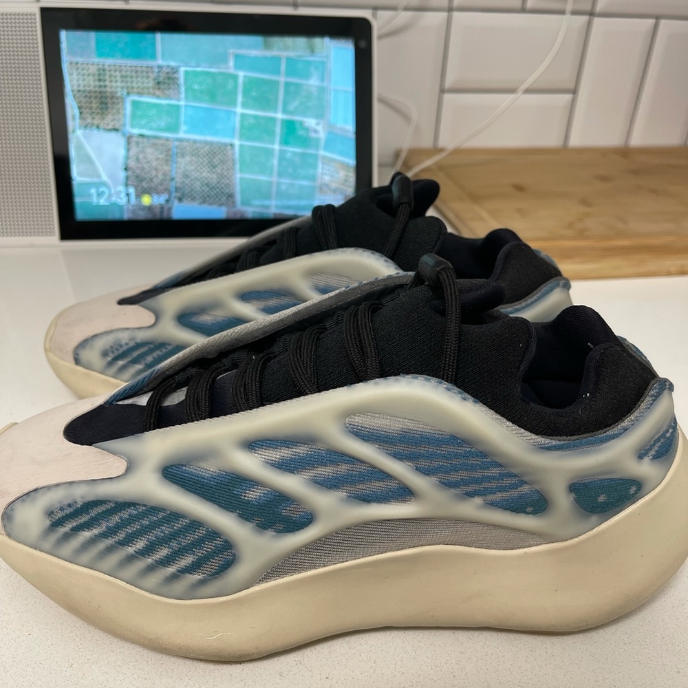 Adidas Yeezy 700 V3 Kyanite Size 6.5